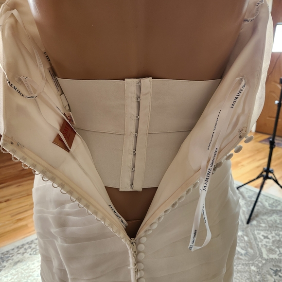 NWT Jasmine Bridal Ivory Wedding Gown | Style T394 | Size 6  - Picture 16 of 16